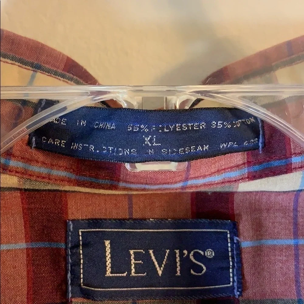 Vintage LEVI’s Plaid Button Down Shirt. Men’s XL.